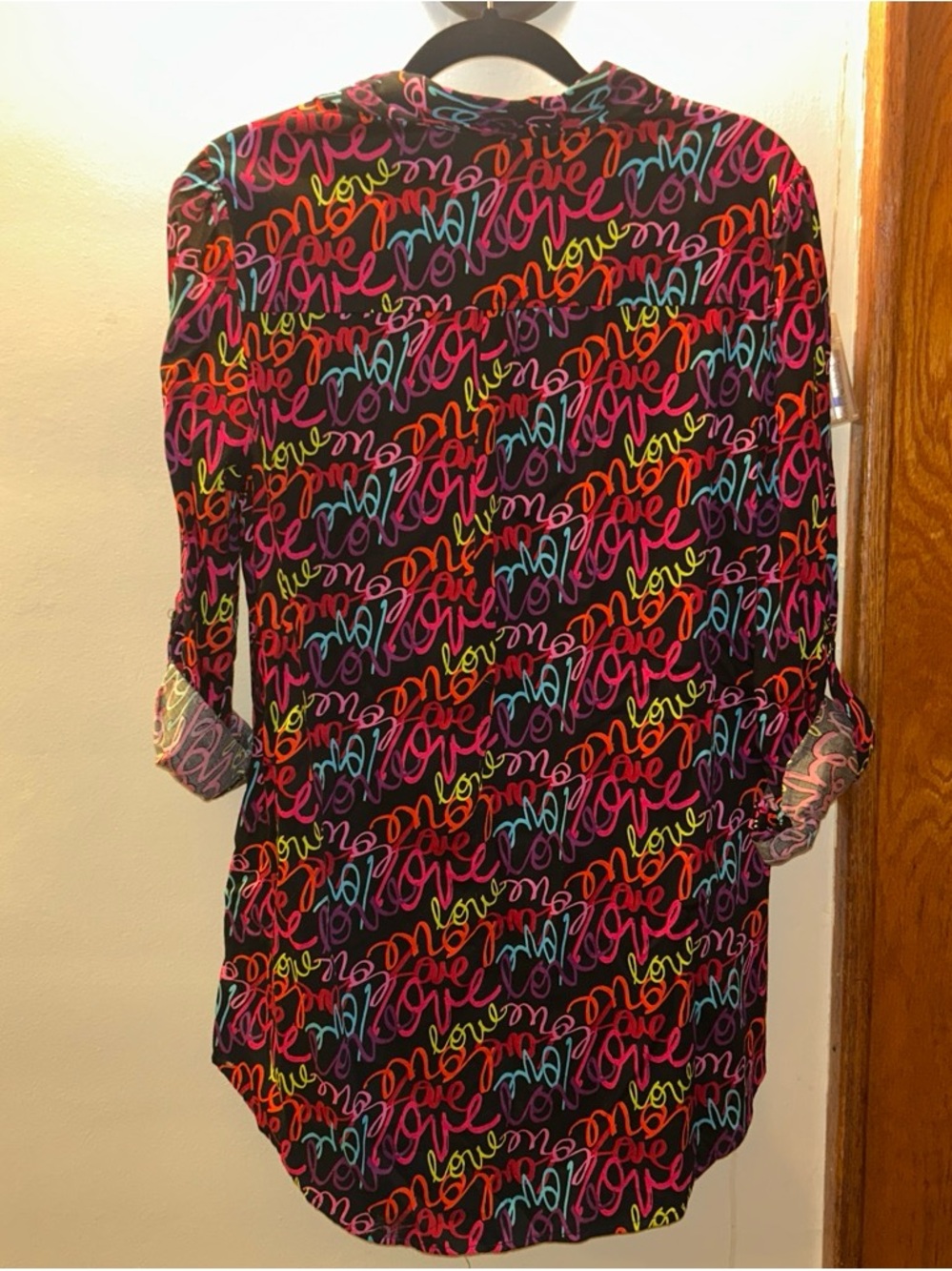 NY&C Women's Multicolor 'Love' Script Button-Up Blouse